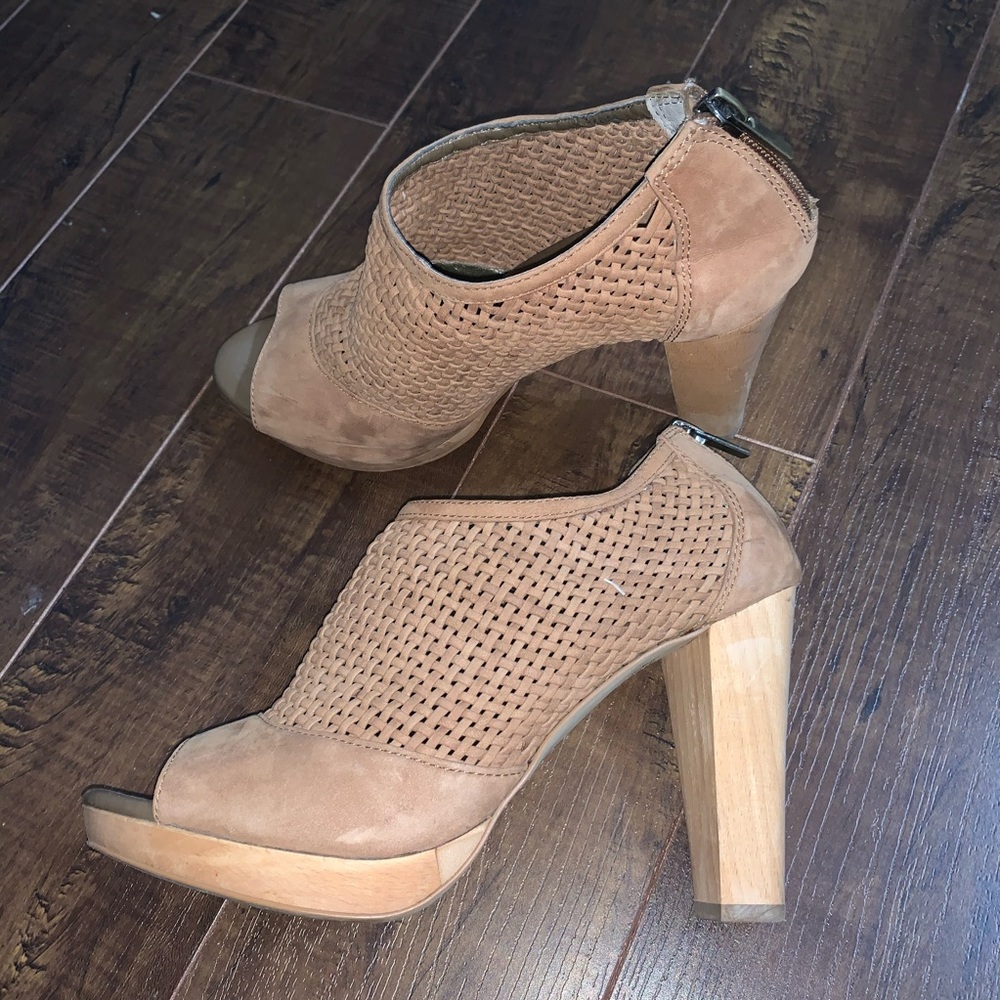 Banana republic heels